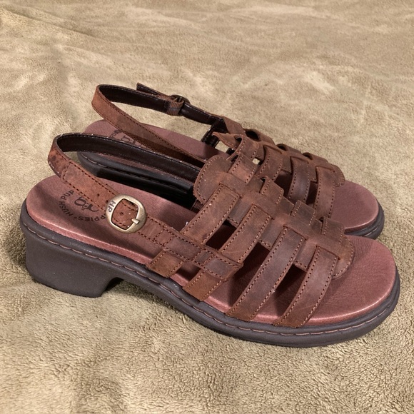Hush Puppies Shoes - NIB Vintage Hush Puppies Leap Leather Sandals 8W